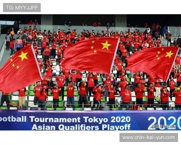 姆巴佩与球迷合唱国歌画面催泪，展现爱国情怀